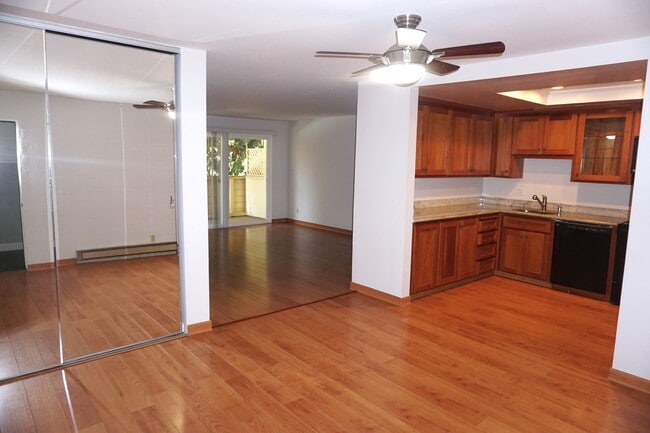Building Photo - Beautifully Updated Condo in Great Mountai...