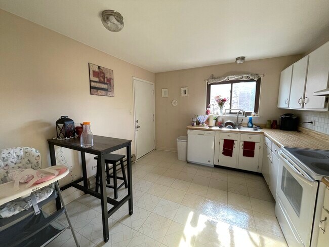 Foto del edificio - 2217 NICHOLS Dr