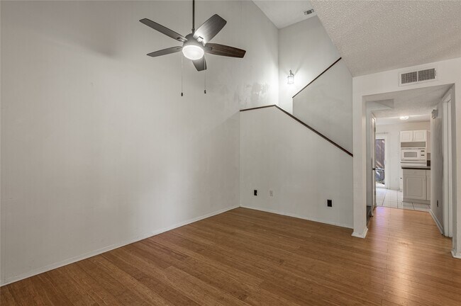 Foto del edificio - 502 Hickory Dr