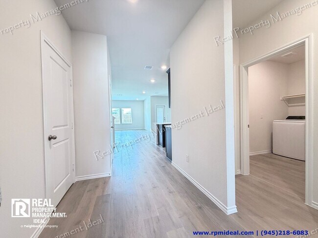 Foto del edificio - 621 Dunhill Rd