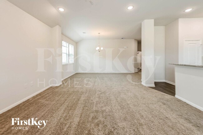 Building Photo - 14775 Country Club Dr