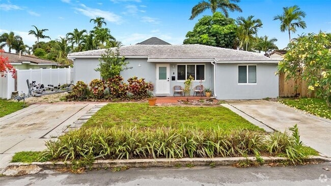Building Photo - 908 SW 12th Ct