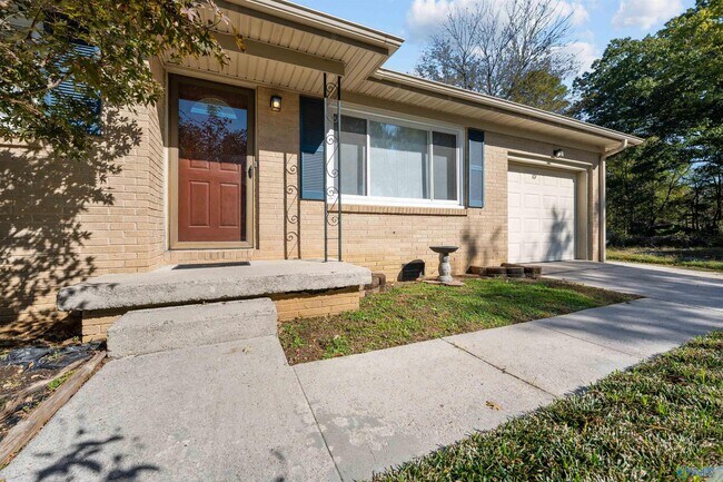 Foto del edificio - 1007 Heard Ct SE