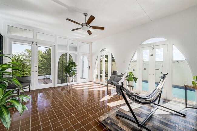 Building Photo - 409 Seawind St