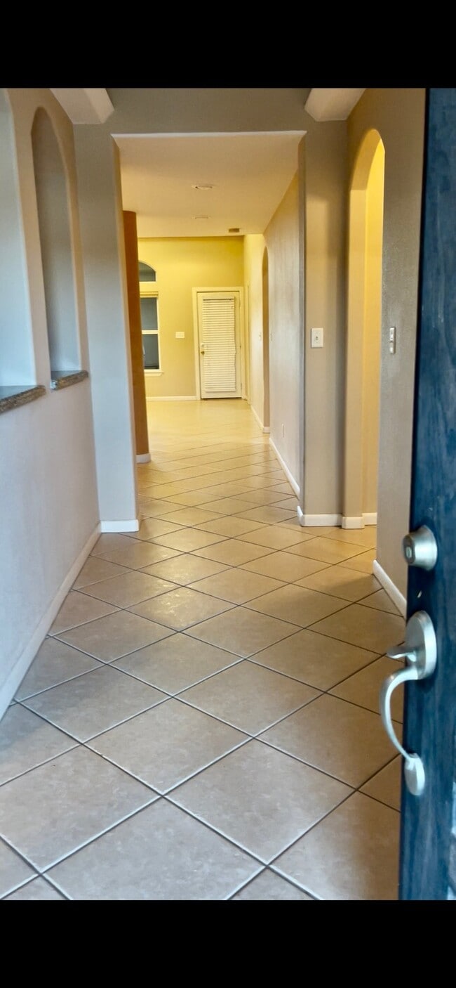 Foto del edificio - 1620 Cardinal Ave W