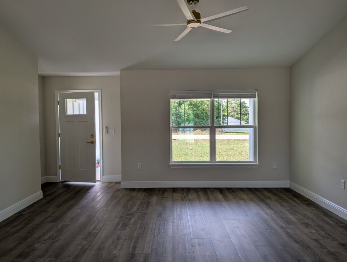 Foto del edificio - 7217 Hemlock Loop