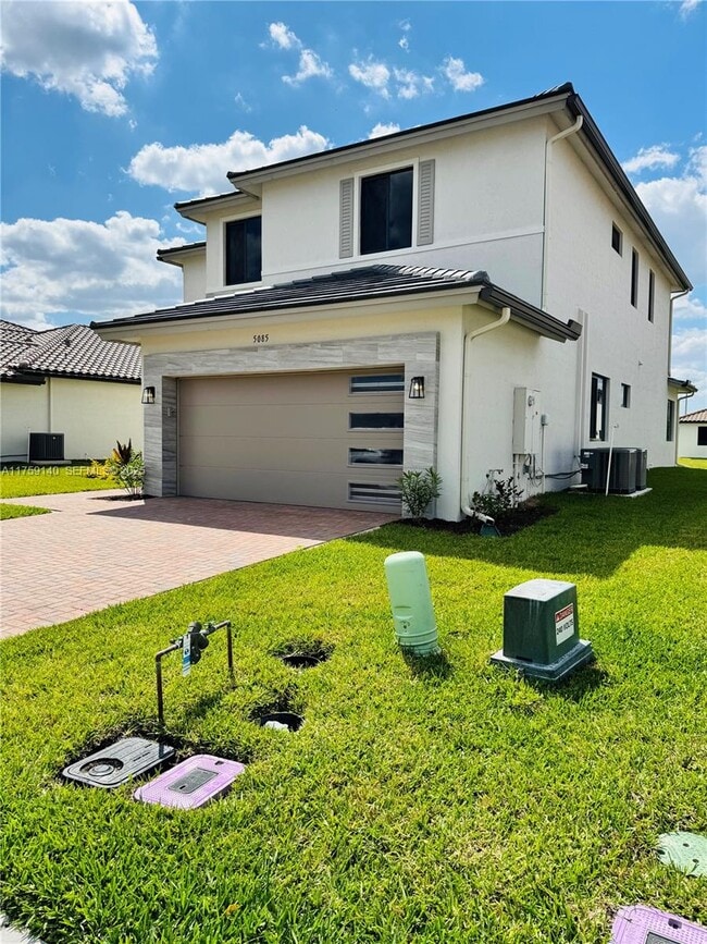 Building Photo - 5085 Panella Ave