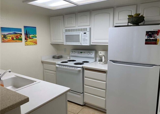 Foto del edificio - 43376 Cook St