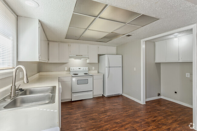 3HAB, 2,5BA - 1511 ft² CASA ADOSADA - Cocina - Lubbock Square Apartments