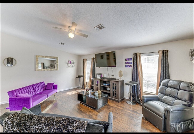 Photo - 716 21st St House