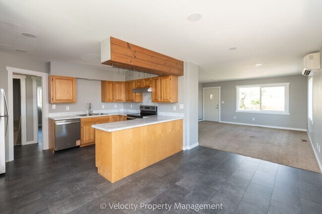 Foto del edificio - Charming Remodeled Home in Downtown Redmon...