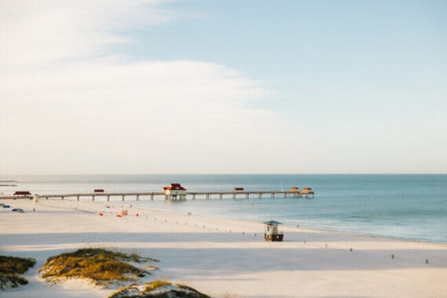 Building Photo - 483 E Shore Dr