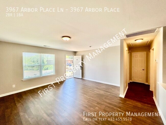 Building Photo - 2Bed/1Bath Duplex Off 58: Central AC & Lau...