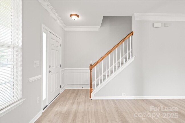 Building Photo - 7001 Dacian Ln