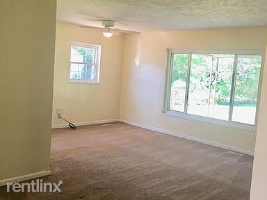Building Photo - 3 br, 1.5 bath House - 633 Storms Rd