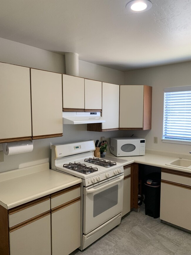 Building Photo - 5007 Maiden Ln