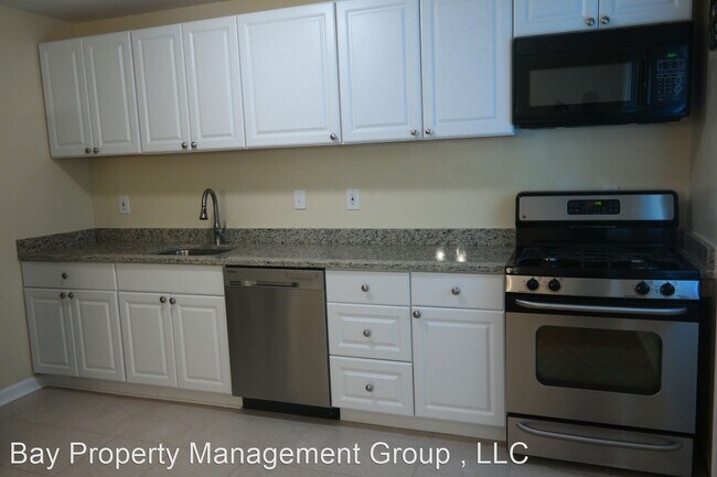Building Photo - 3 br, 1.5 bath House - 5690 Arnhem Road