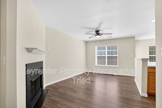 Foto del edificio - 805 Creek Crossing Trail