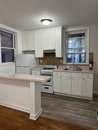 Building Photo - 3121 Corlear Ave