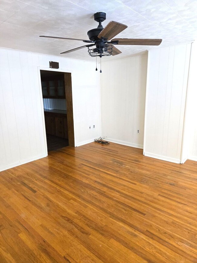 Building Photo - Spacious 3-bedroom single-family home in Chambersburg Borough