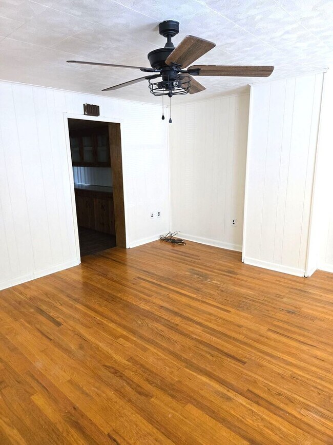 Foto del edificio - Spacious 3-bedroom single-family home in Chambersburg Borough