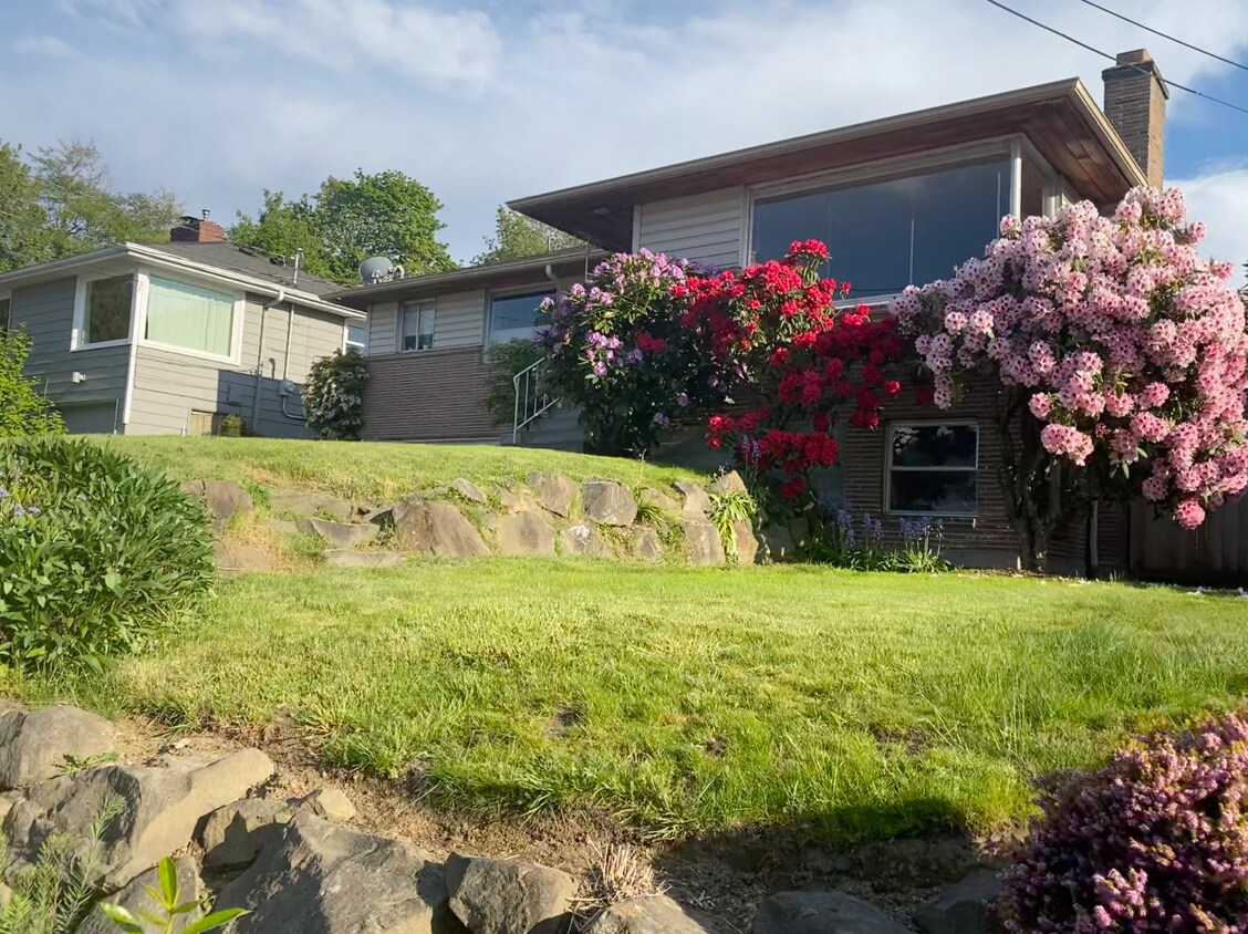 5603 SW Winthrop St, Seattle, WA 98116 House for Rent in Seattle, WA