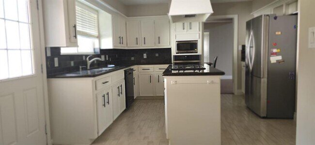 Foto del edificio - 2283 Woodland Springs St