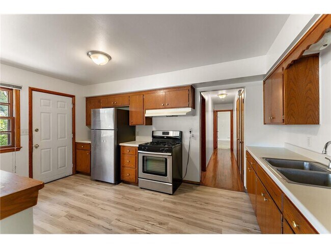 Foto del edificio - 4028 Cleveland St NE