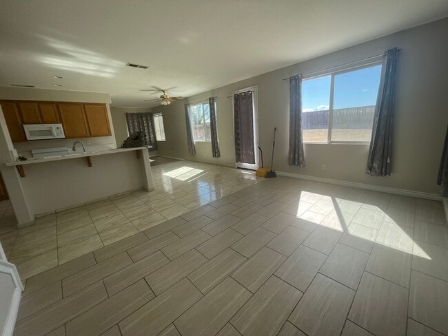 Building Photo - Adelanto- Beautiful 4 Bedrooms, 2.5 Bathro...