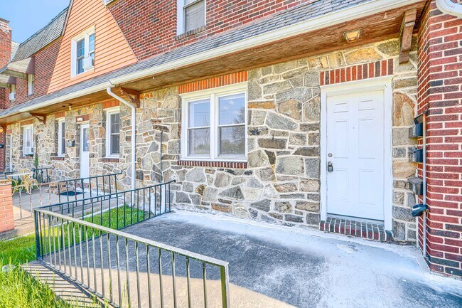 Foto del edificio - 4041 Wilkens Ave