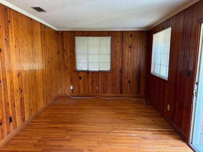 Building Photo - 727 E Jefferson St