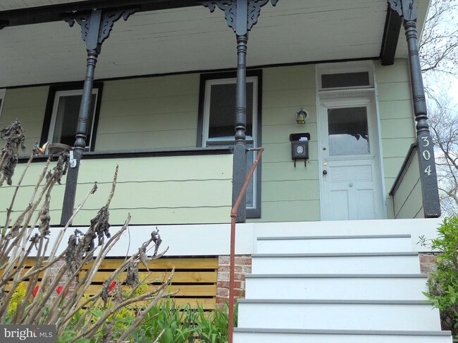 Foto del edificio - 304 W Cold Spring Ln