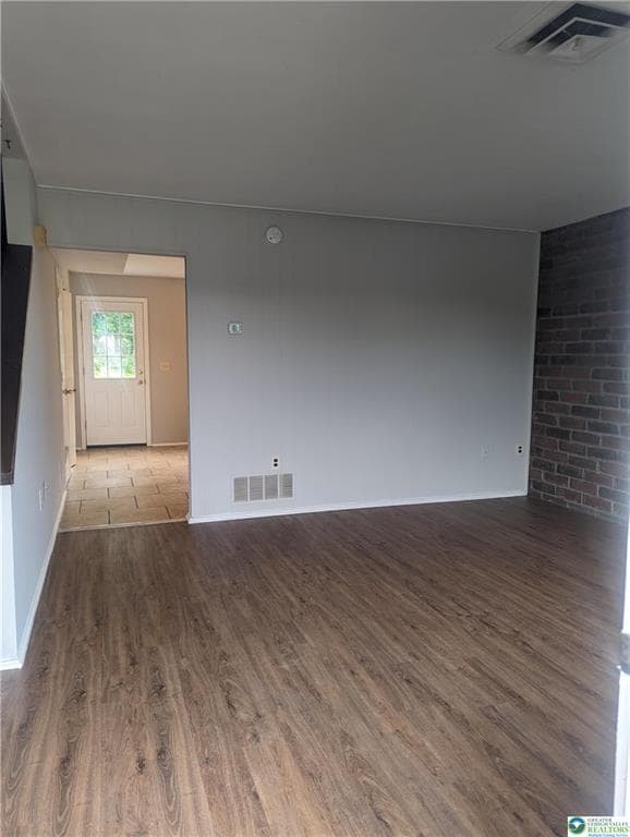 Building Photo - 107 E Hillcrest Ln