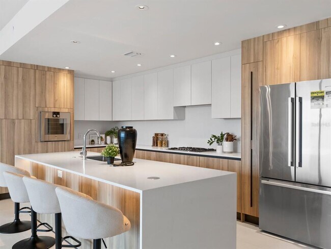 Foto del edificio - 1020 Sunset Point Rd