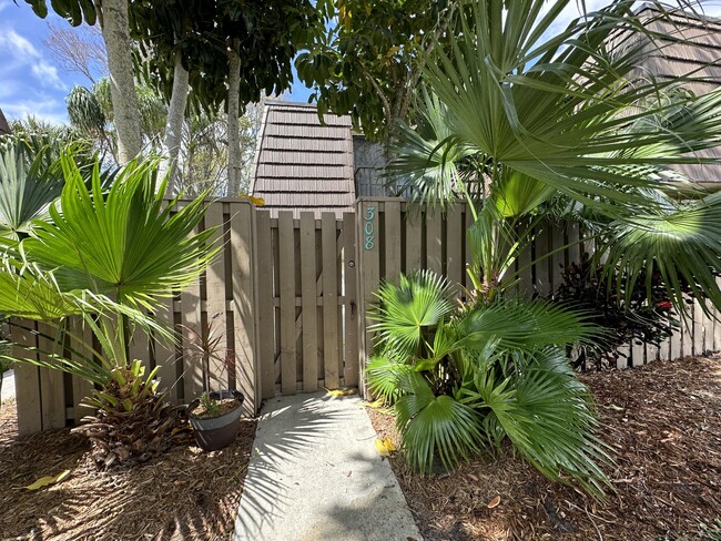 Building Photo - 308 3rd Ct