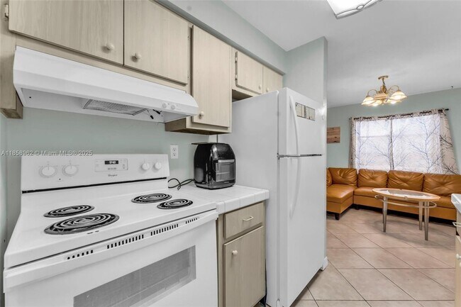 Foto del edificio - 820 SW 12th Ct