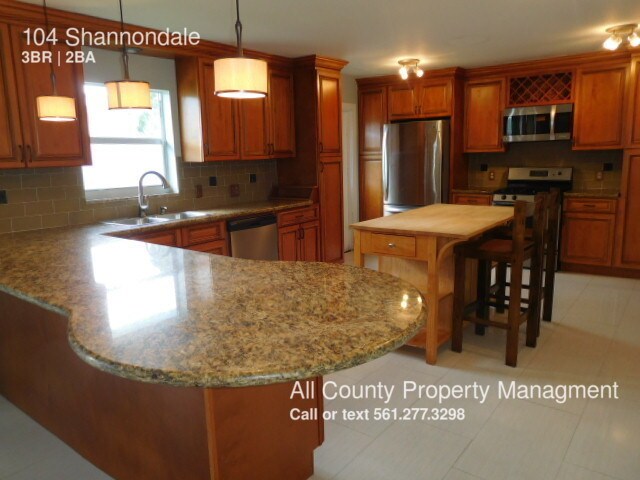 Foto del edificio - 104 Shannondale Rd