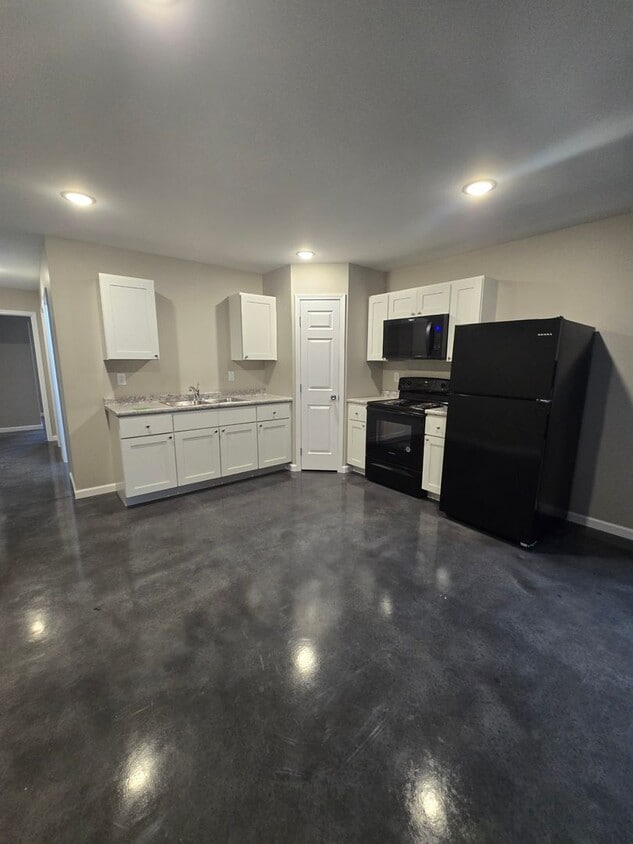 Foto del edificio - 3 bed, 1 bath Apartment