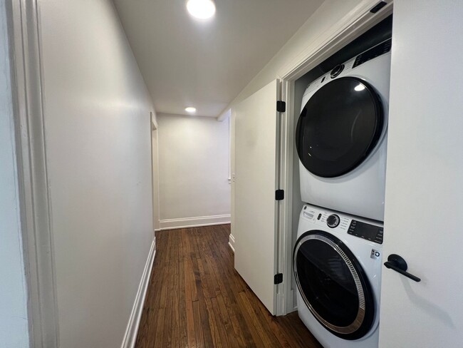 Building Photo - Newly Renovated