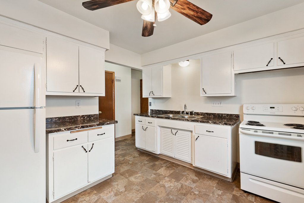 Kitchen - 9554 W Beckett Ave