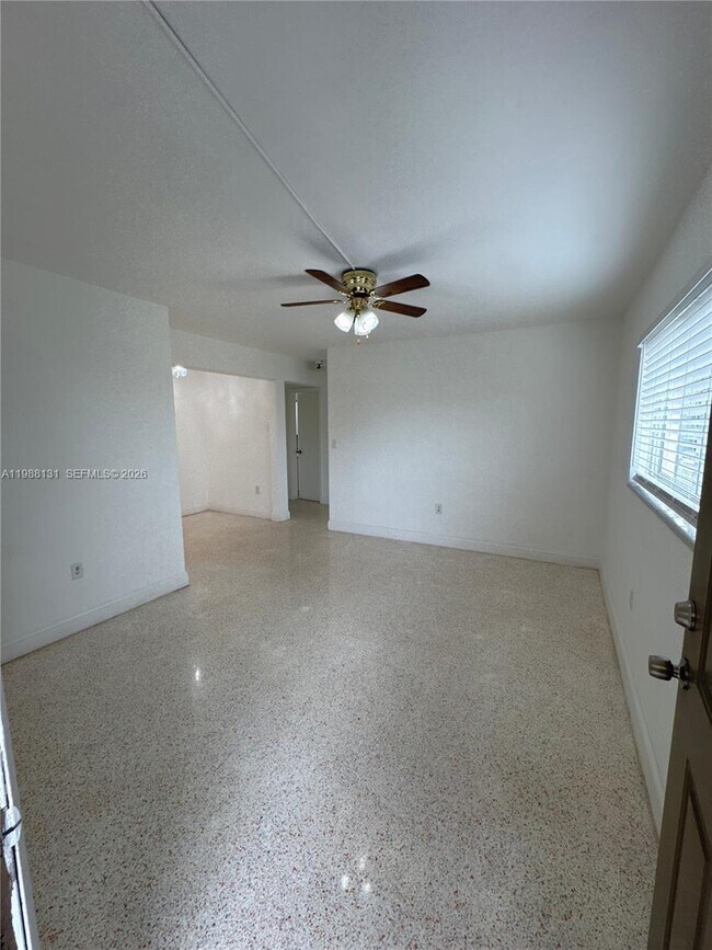 Foto del edificio - 2429 SW 9th St