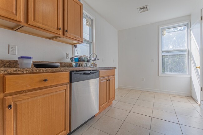 Building Photo - 65 Clifton Pl