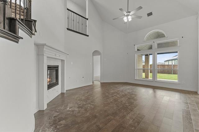 Building Photo - 1600 Lake Grove Dr