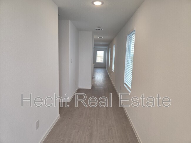 Foto del edificio - 968 Creek