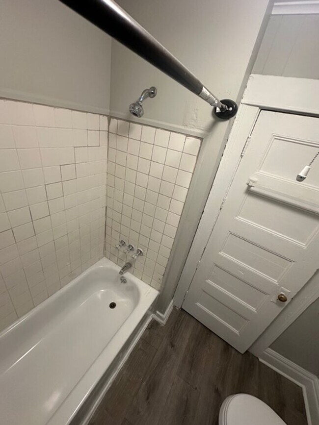 Foto del edificio - 142-144 Bowman St