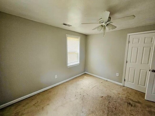 Building Photo - 3322 Lens Ave