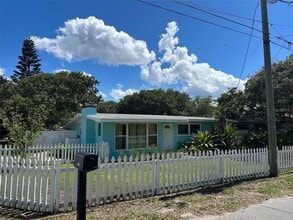 Building Photo - 603 Oakwood Ave
