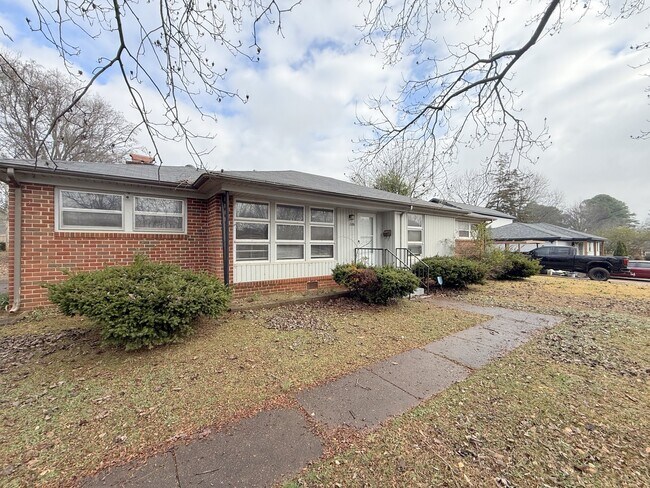 Foto del edificio - 2106 NW Sullivan Rd