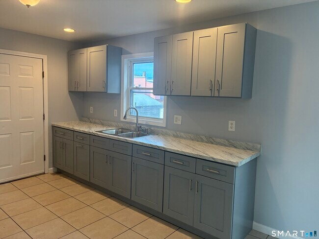 Foto del edificio - 75 Ash St