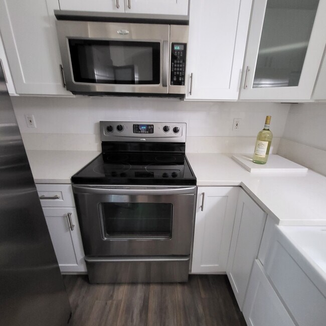 Building Photo - 5025 Fairways Cir